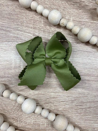 4.5" Classic Scalloped Hair Bow | Headband