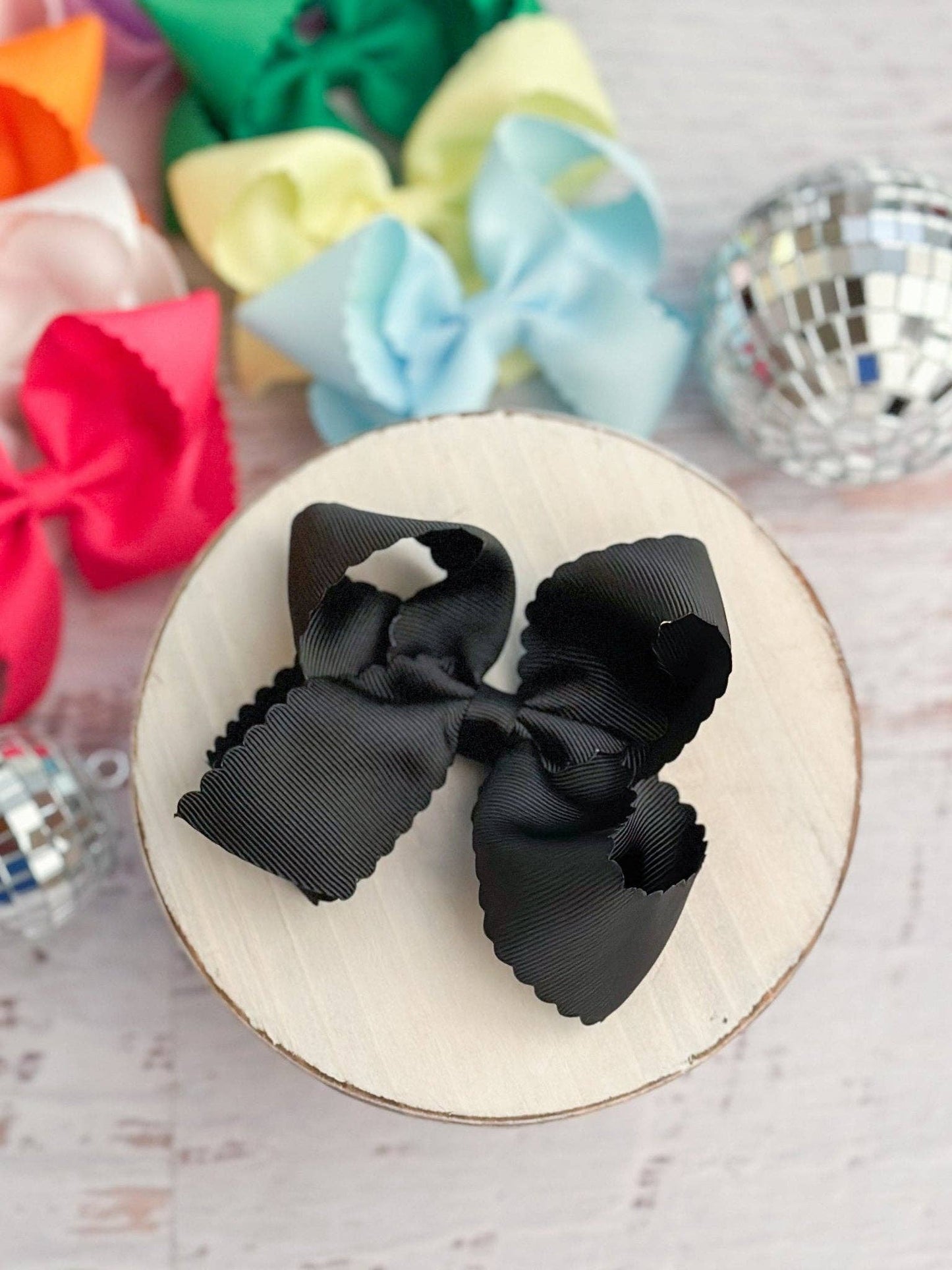4.5" Classic Scalloped Hair Bow | Headband