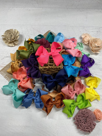 4.5" Classic Scalloped Hair Bow | Headband