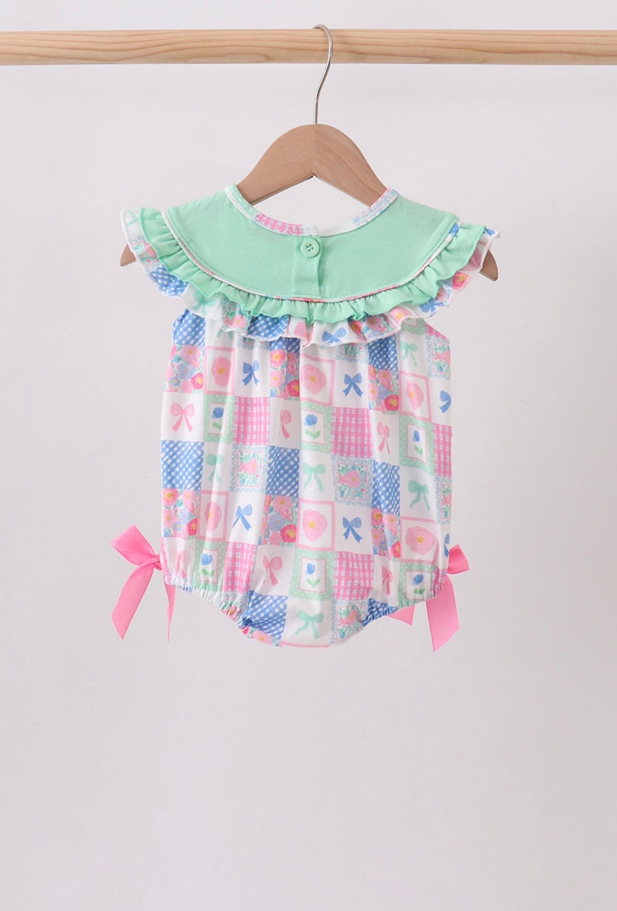 Green Bow Embroidered Checkered Bubble